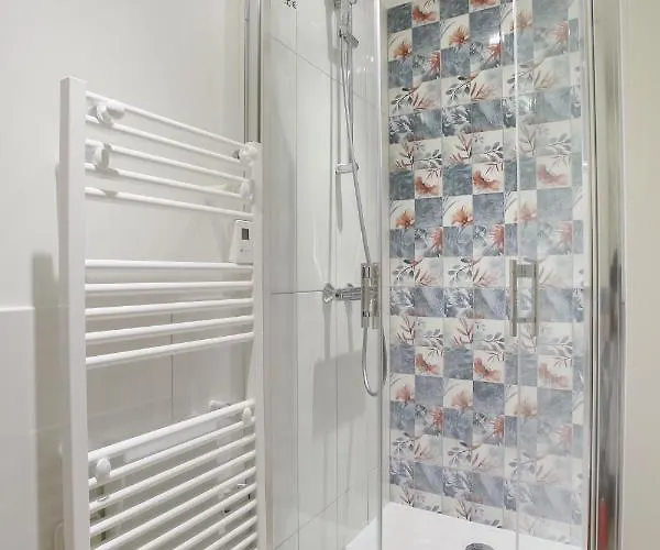 Rent A - Aparts Cadet شقة *